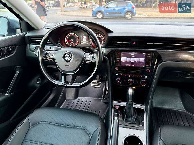 Седан Volkswagen Passat 2020 в Одессе