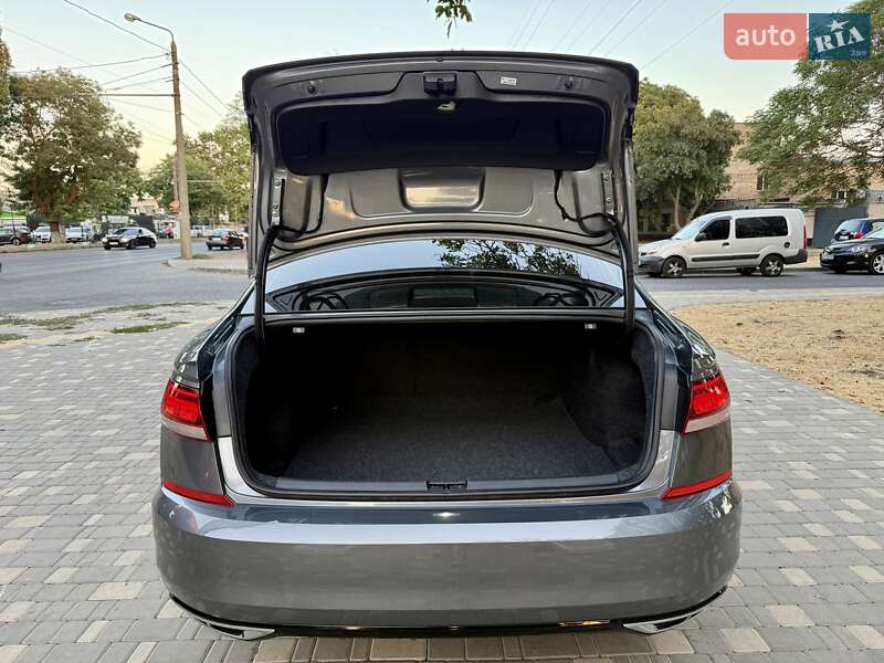 Седан Volkswagen Passat 2020 в Одессе