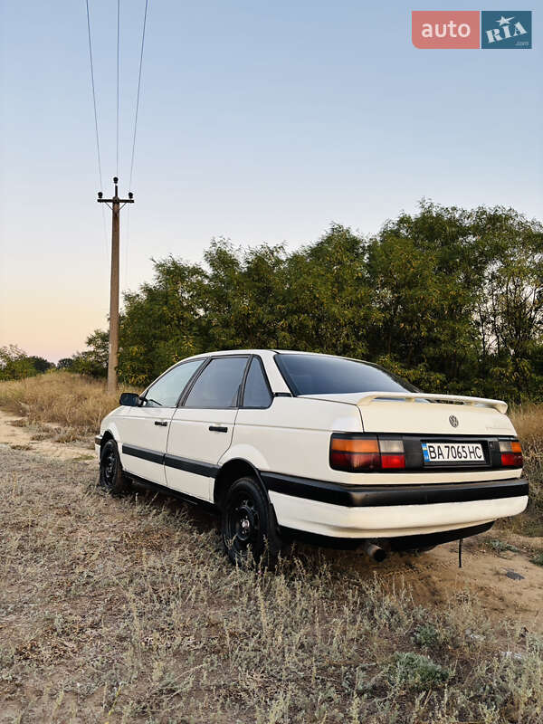 Седан Volkswagen Passat 1992 в Гайвороні