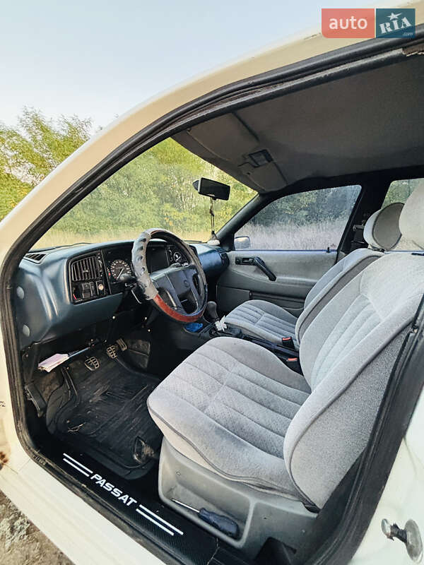 Седан Volkswagen Passat 1992 в Гайвороні