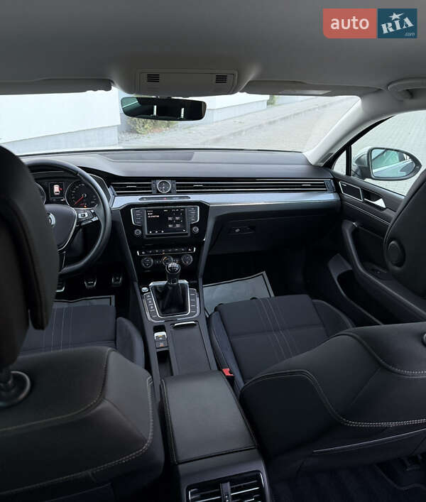 Универсал Volkswagen Passat 2017 в Житомире фото 42 Универсал Volkswagen Passat 2017 в Житомире