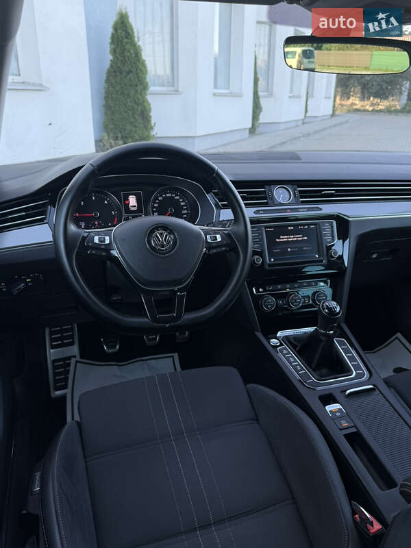 Универсал Volkswagen Passat 2017 в Житомире фото 35 Универсал Volkswagen Passat 2017 в Житомире