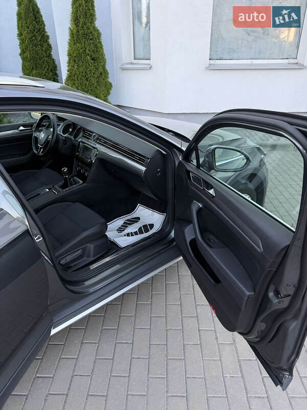 Универсал Volkswagen Passat 2017 в Житомире фото 55 Универсал Volkswagen Passat 2017 в Житомире