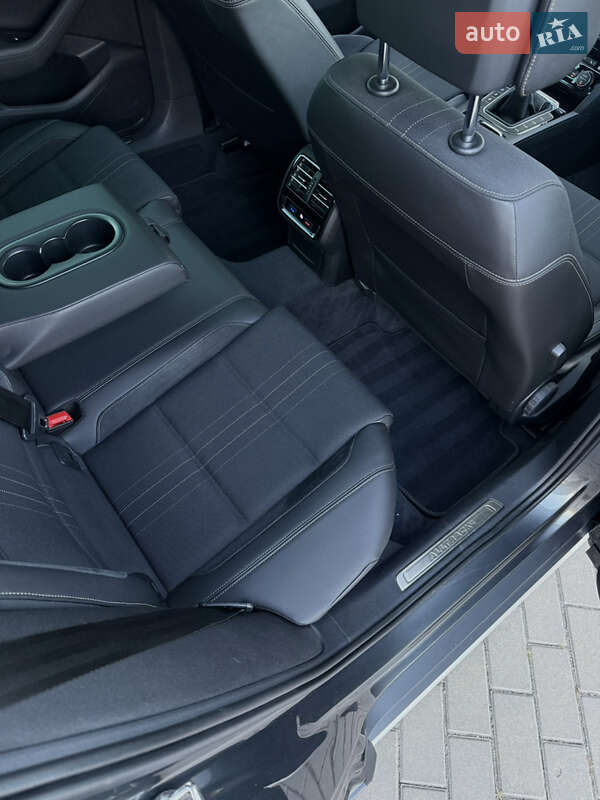 Универсал Volkswagen Passat 2017 в Житомире фото 63 Универсал Volkswagen Passat 2017 в Житомире