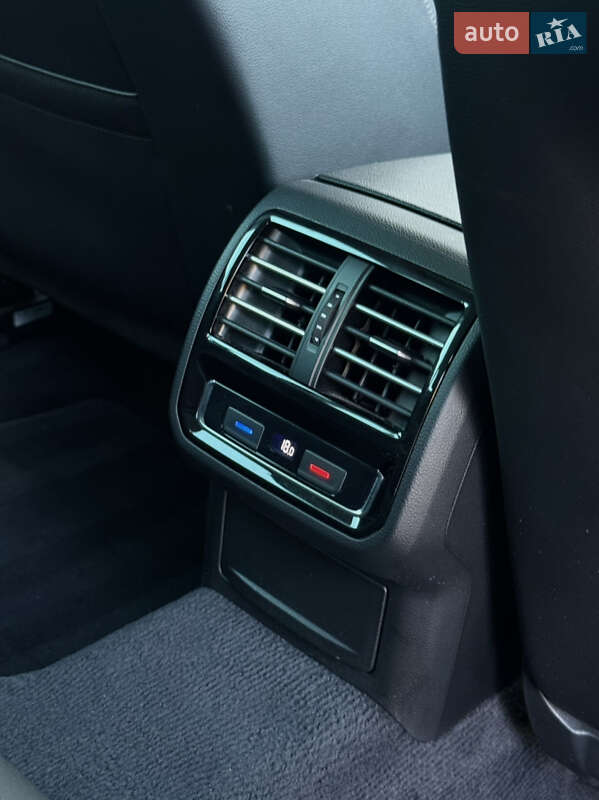 Универсал Volkswagen Passat 2017 в Житомире фото 65 Универсал Volkswagen Passat 2017 в Житомире