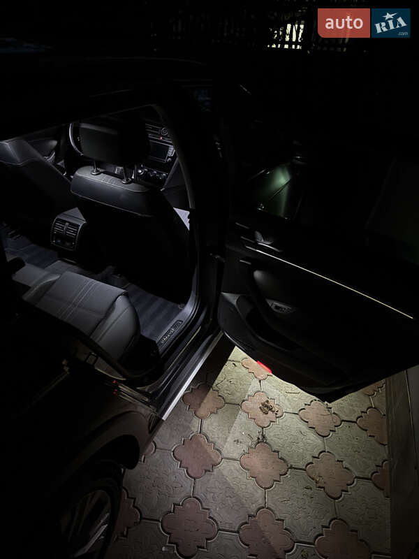 Универсал Volkswagen Passat 2017 в Житомире фото 79 Универсал Volkswagen Passat 2017 в Житомире