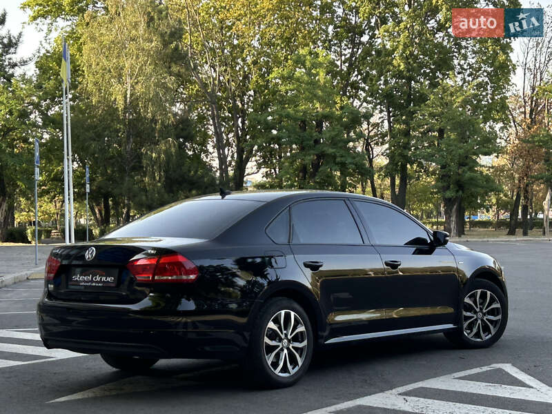 Седан Volkswagen Passat 2015 в Николаеве
