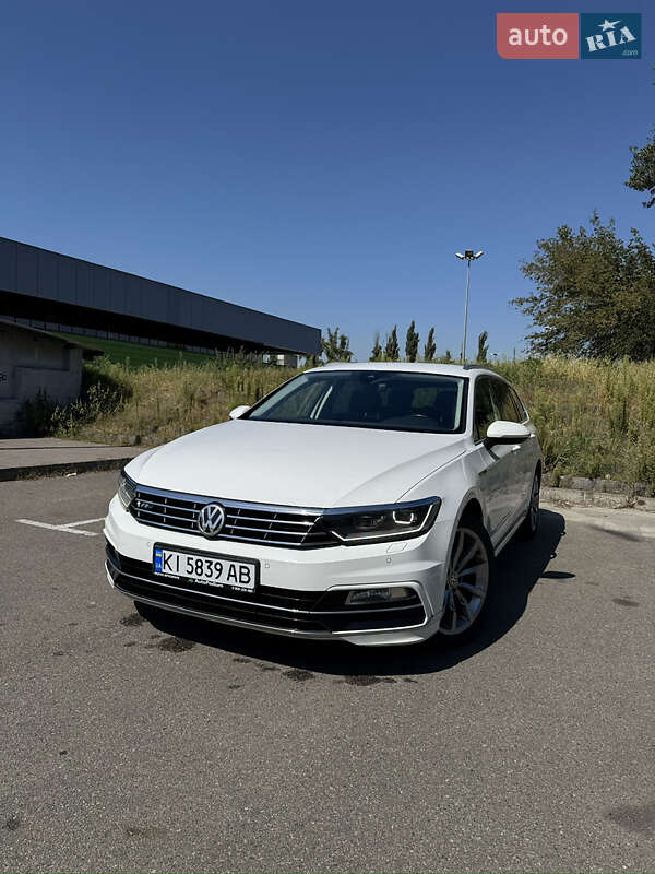 Универсал Volkswagen Passat 2018 в Киеве