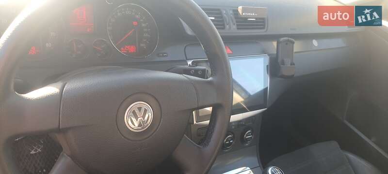 Седан Volkswagen Passat 2005 в Городенке