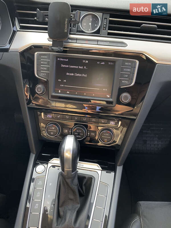 Седан Volkswagen Passat 2015 в Одессе