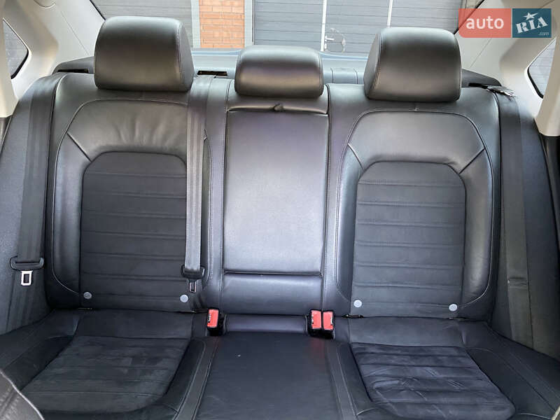 Седан Volkswagen Passat 2012 в Кривом Роге