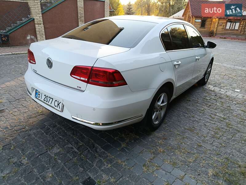Седан Volkswagen Passat 2011 в Лохвице