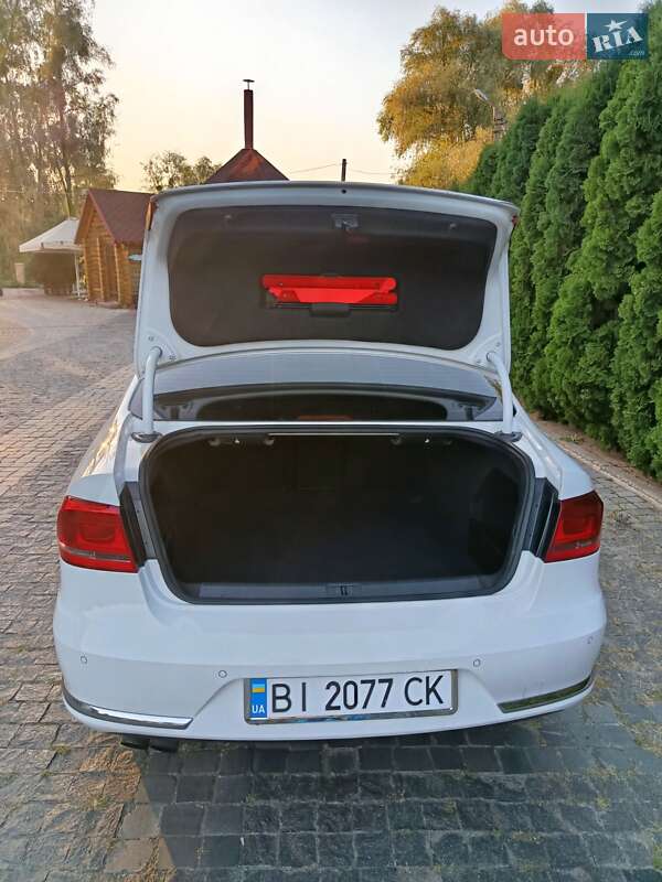Седан Volkswagen Passat 2011 в Лохвице