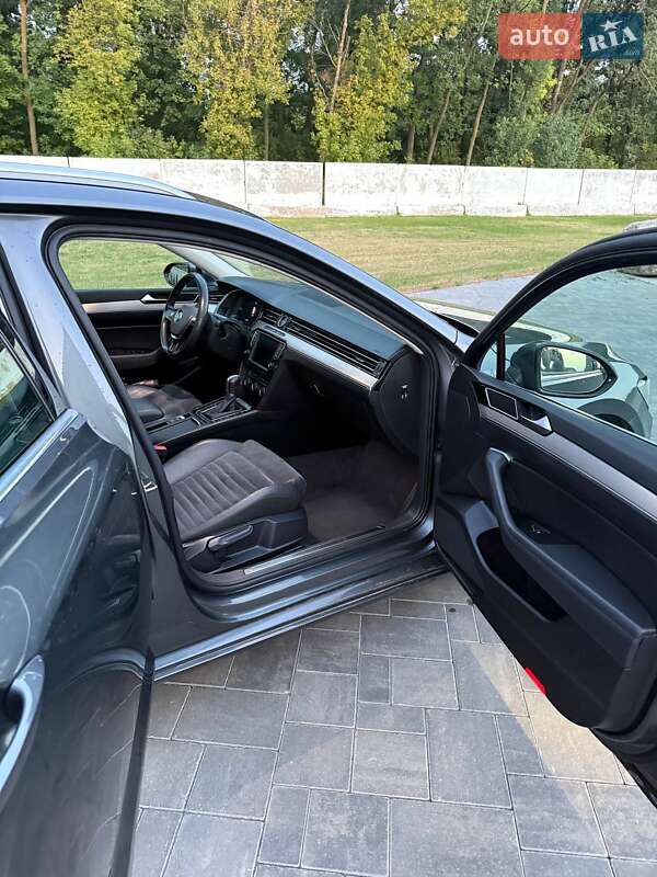 Універсал Volkswagen Passat 2015 в Луцьку
