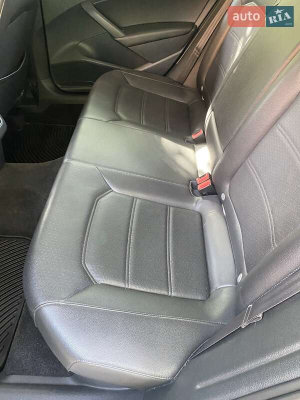 Седан Volkswagen Passat 2013 в Киеве