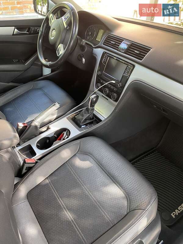 Седан Volkswagen Passat 2013 в Киеве