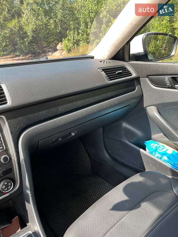 Седан Volkswagen Passat 2014 в Днепре