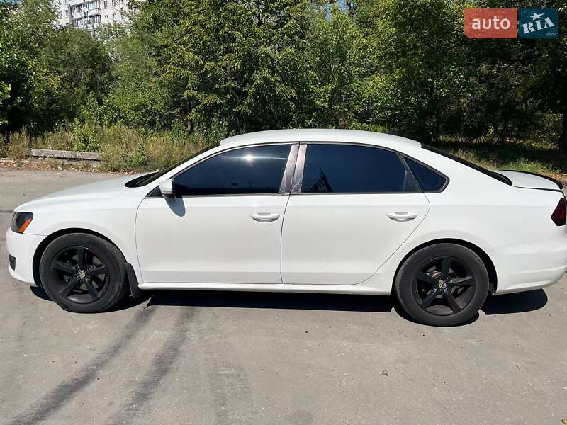 Седан Volkswagen Passat 2014 в Днепре