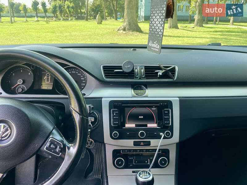 Универсал Volkswagen Passat 2011 в Хмельницком