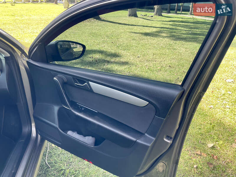 Универсал Volkswagen Passat 2011 в Хмельницком