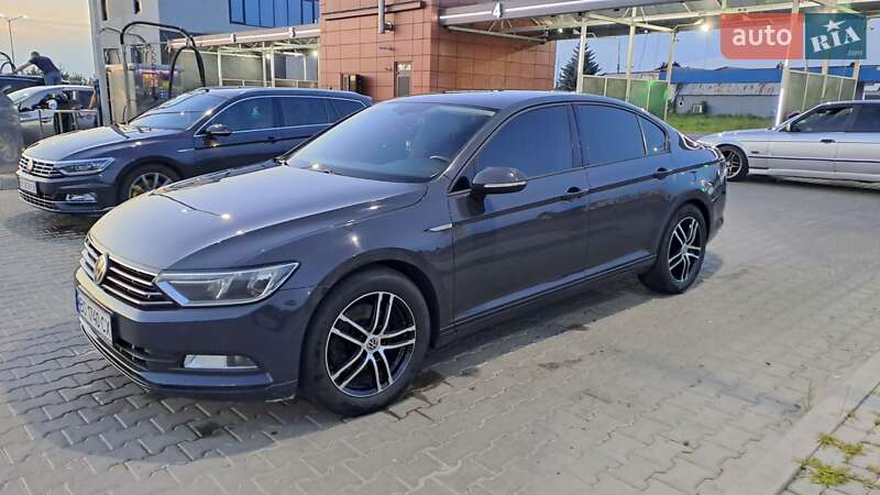 Седан Volkswagen Passat 2015 в Бучачі