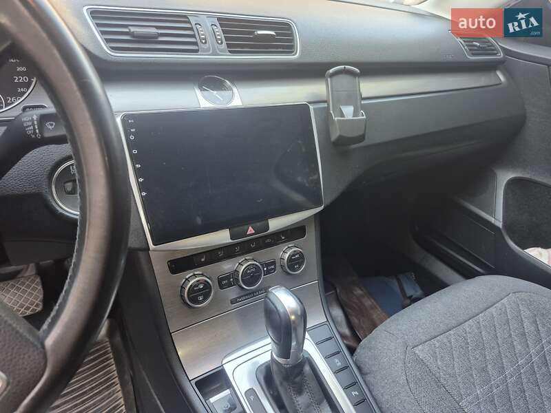 Универсал Volkswagen Passat 2013 в Хмельницком