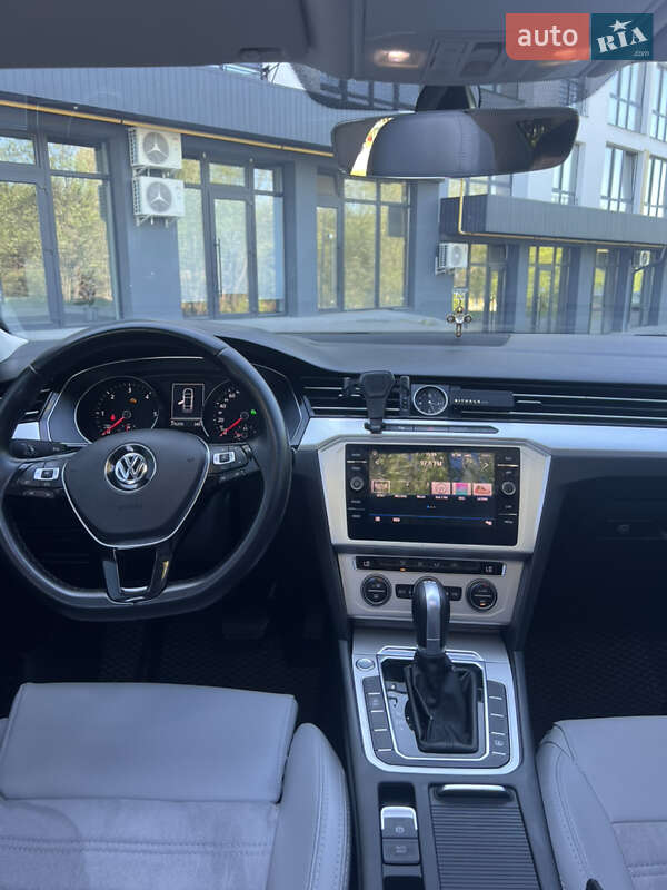 Седан Volkswagen Passat 2017 в Львове