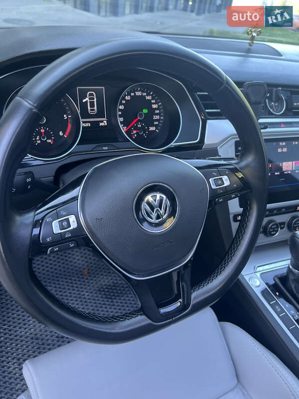 Седан Volkswagen Passat 2017 в Львове