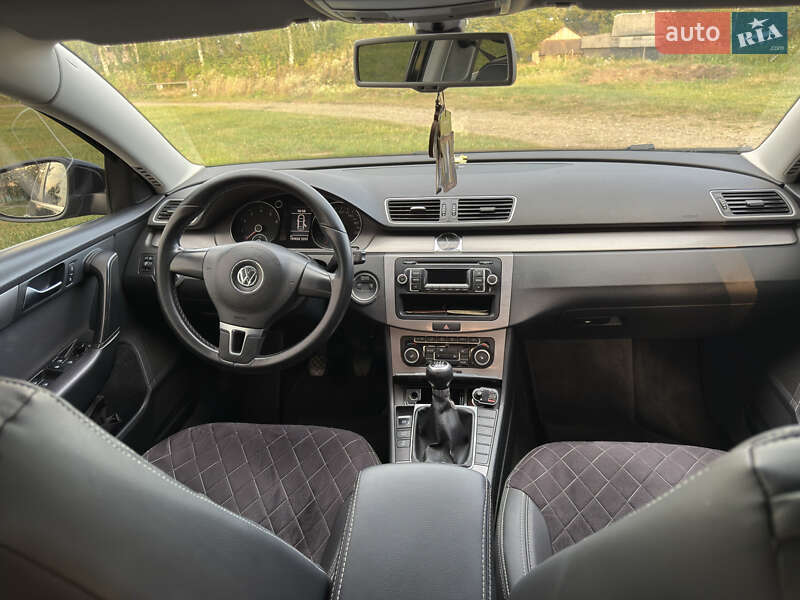Седан Volkswagen Passat 2011 в Вижнице