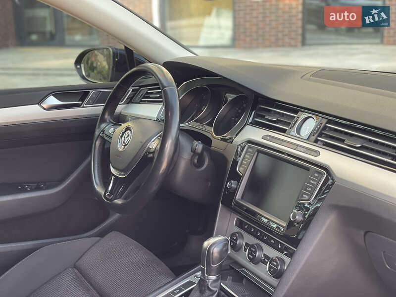 Универсал Volkswagen Passat 2016 в Староконстантинове