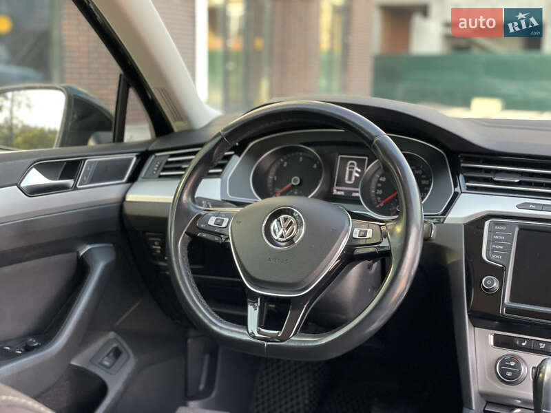 Универсал Volkswagen Passat 2016 в Староконстантинове