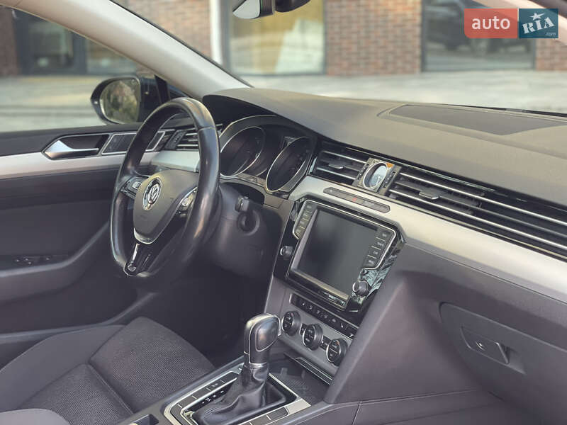 Универсал Volkswagen Passat 2016 в Староконстантинове