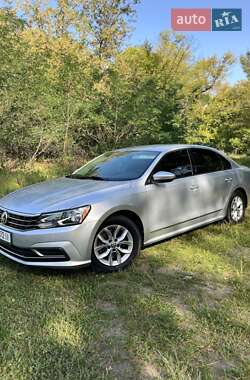 Седан Volkswagen Passat 2015 в Полтаві