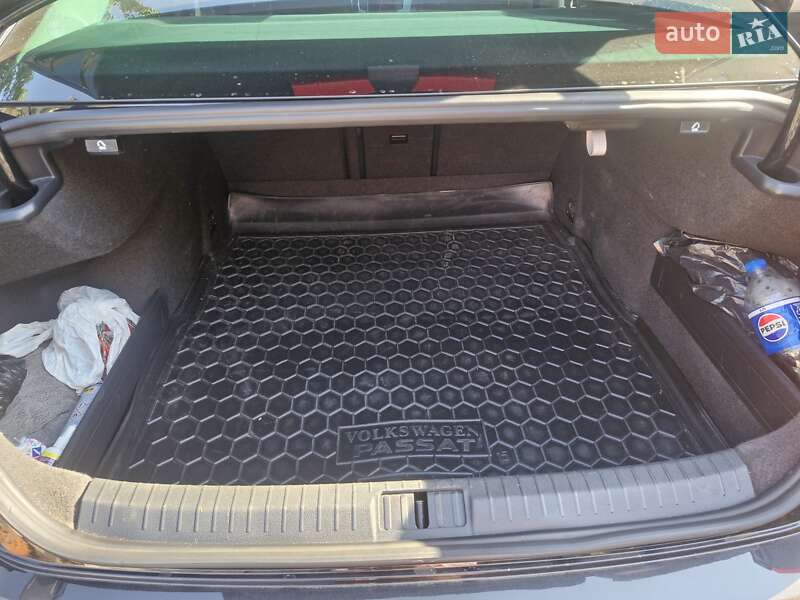 Седан Volkswagen Passat 2015 в Шепетівці