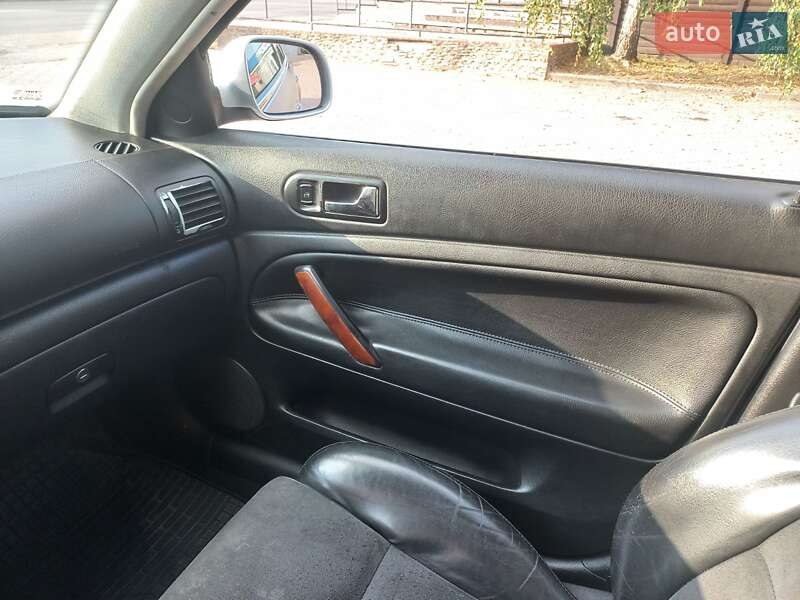 Седан Volkswagen Passat 2002 в Бердичеве