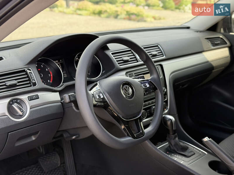 Седан Volkswagen Passat 2015 в Новомосковске