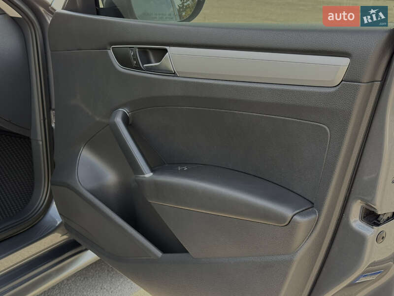 Седан Volkswagen Passat 2015 в Новомосковске