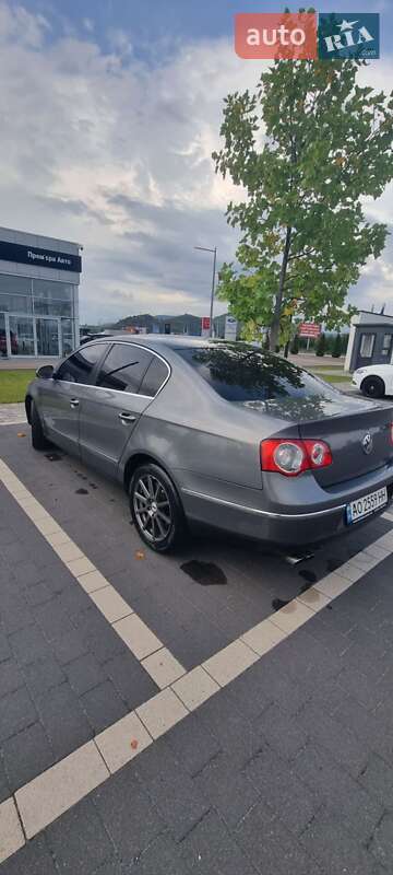 Седан Volkswagen Passat 2006 в Мукачевому