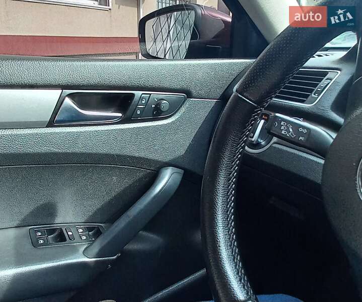Седан Volkswagen Passat 2013 в Киеве