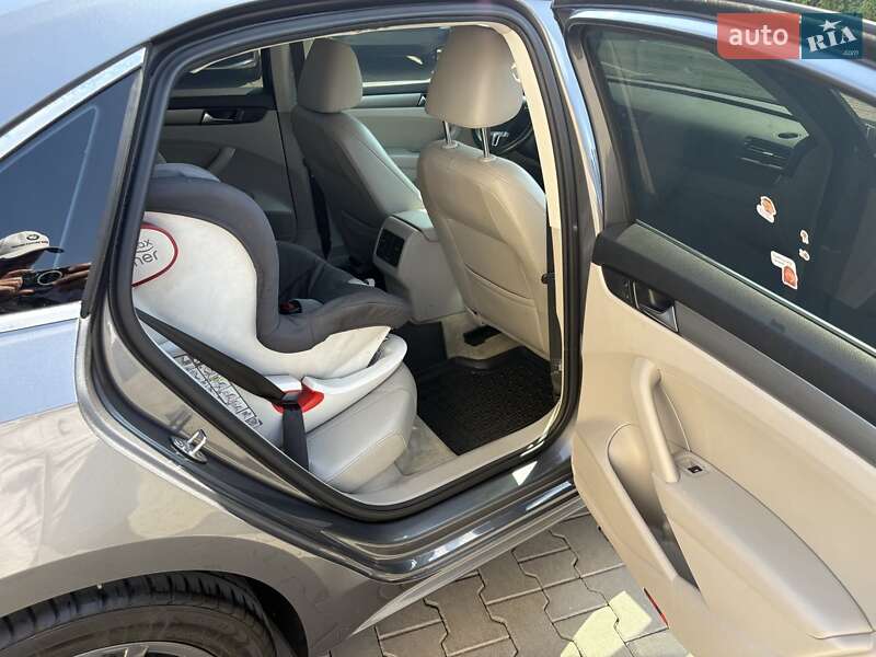 Седан Volkswagen Passat 2014 в Киеве