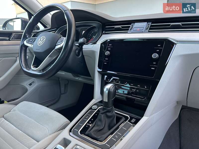 Седан Volkswagen Passat 2020 в Львове