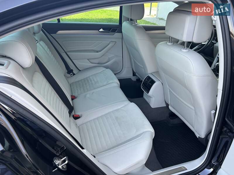 Седан Volkswagen Passat 2020 в Львове