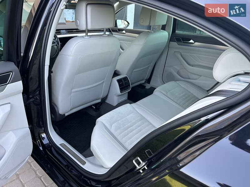 Седан Volkswagen Passat 2020 в Львове