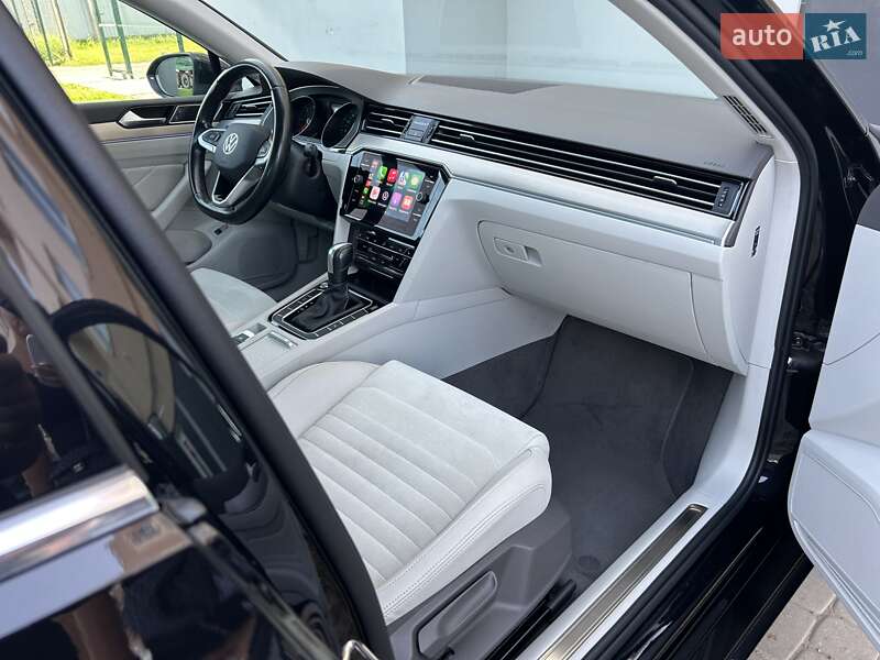 Седан Volkswagen Passat 2020 в Львове