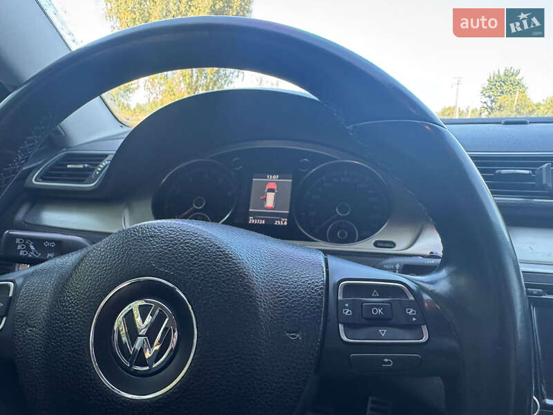 Универсал Volkswagen Passat 2012 в Житомире