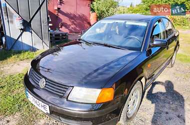 Седан Volkswagen Passat 1997 в Гадяче