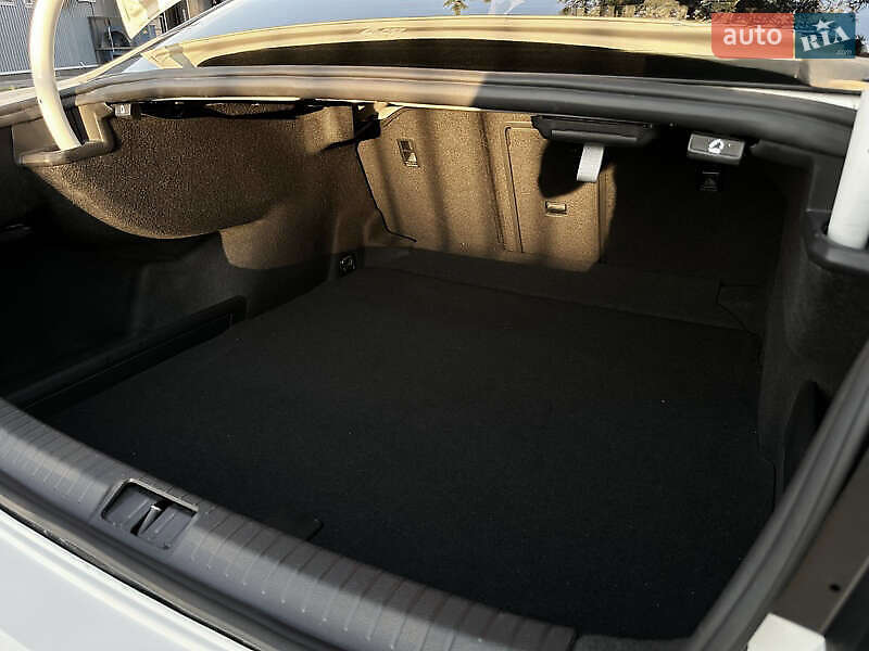 Седан Volkswagen Passat 2020 в Львове