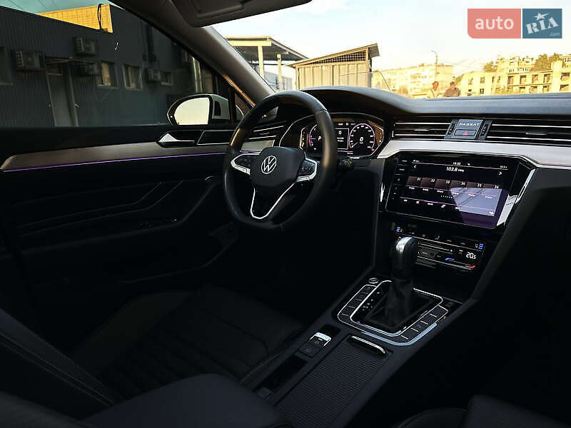 Седан Volkswagen Passat 2020 в Львове