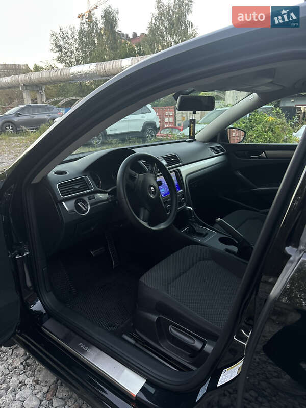 Седан Volkswagen Passat 2012 в Києві