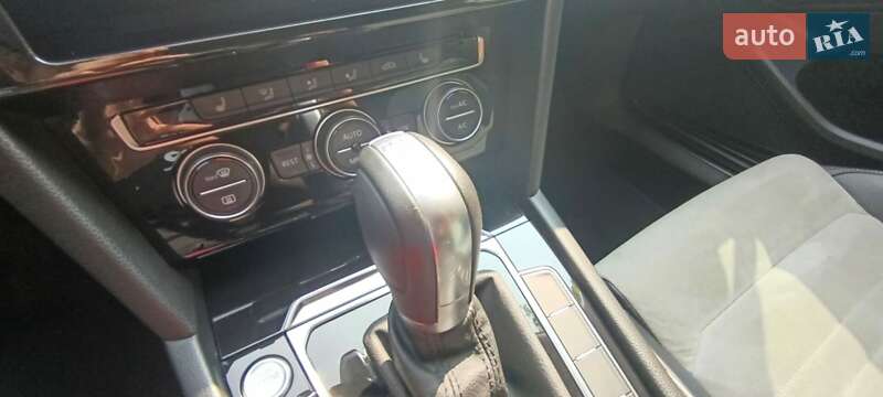 Универсал Volkswagen Passat 2018 в Львове фото 17 Универсал Volkswagen Passat 2018 в Львове